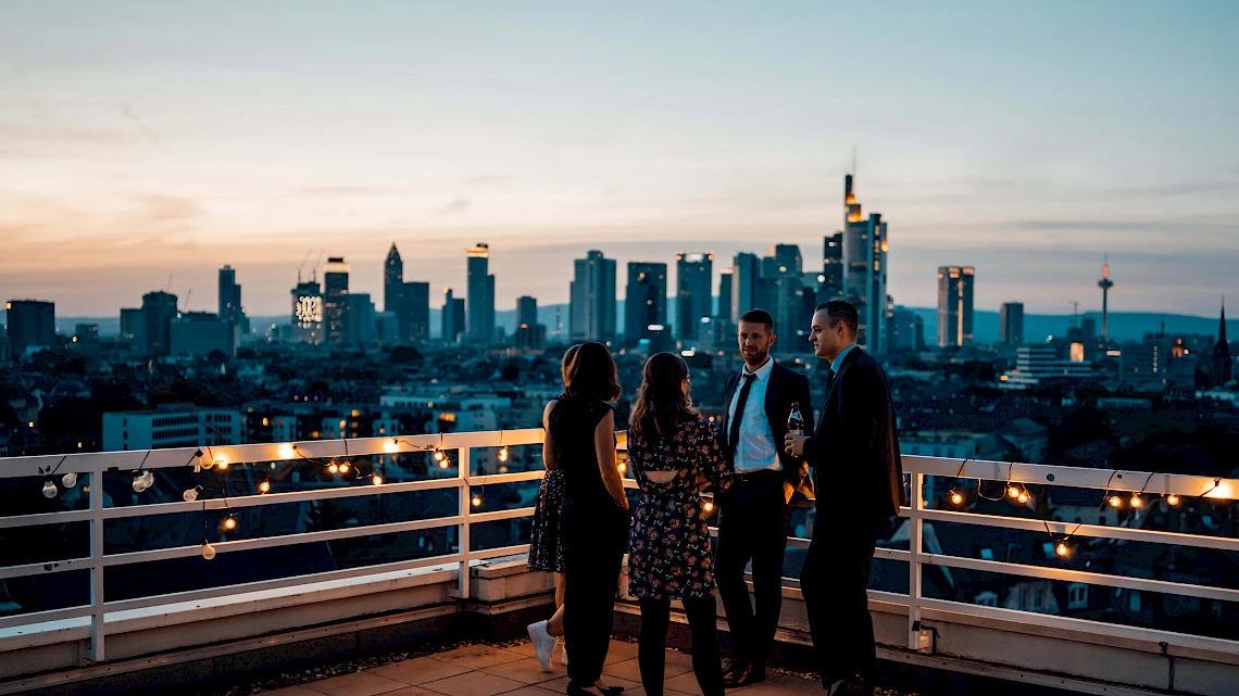 OutOfOffice Frankfurt Sachsenhausen: Gemütliches Afterwork auf der Dachterrasse