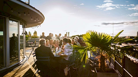 Hochzeitslocation München: Anschließende Feier auf der Dachterrasse