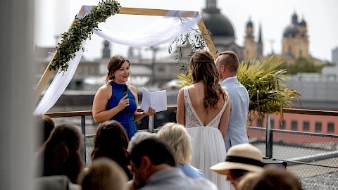 Heiraten in München unter freiem Himmel mit Blick auf die Frauenkirche